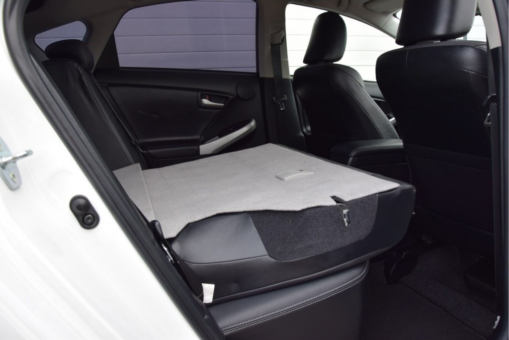 Toyota Prius 1.8 PLUG-IN 0% bijtelling Executive Business Nav/Trekhaak Aut Foto 12