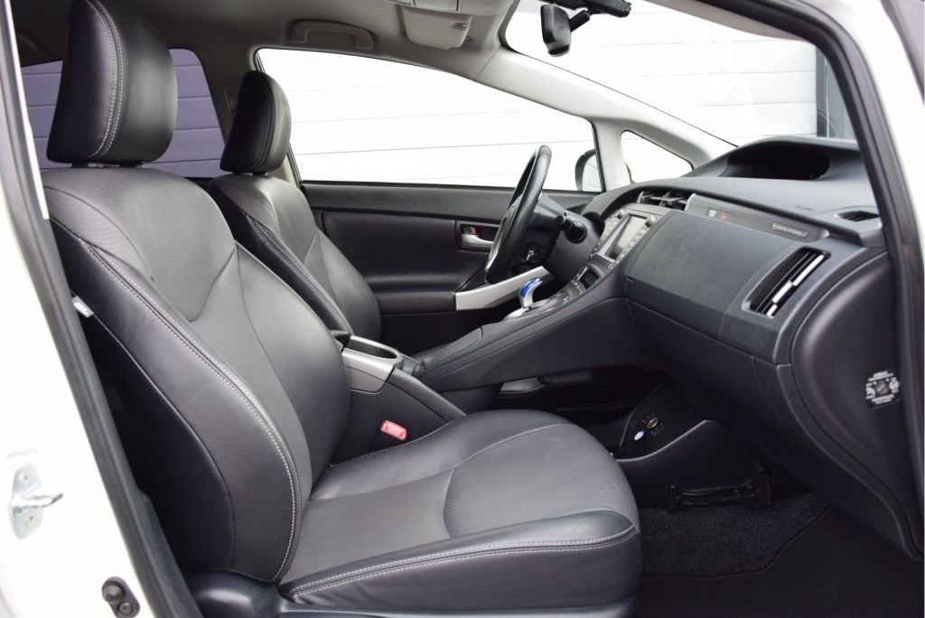 Toyota Prius 1.8 PLUG-IN 0% bijtelling Executive Business Nav/Trekhaak Aut Foto 3