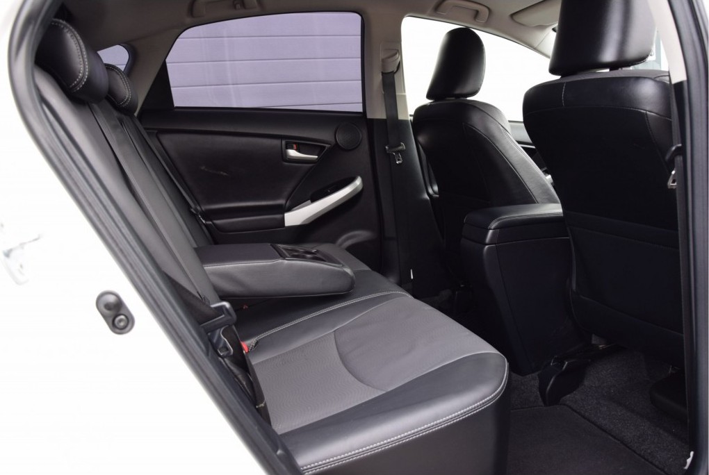 Toyota Prius 1.8 PLUG-IN 0% bijtelling Executive Business Nav/Trekhaak Aut Foto 4