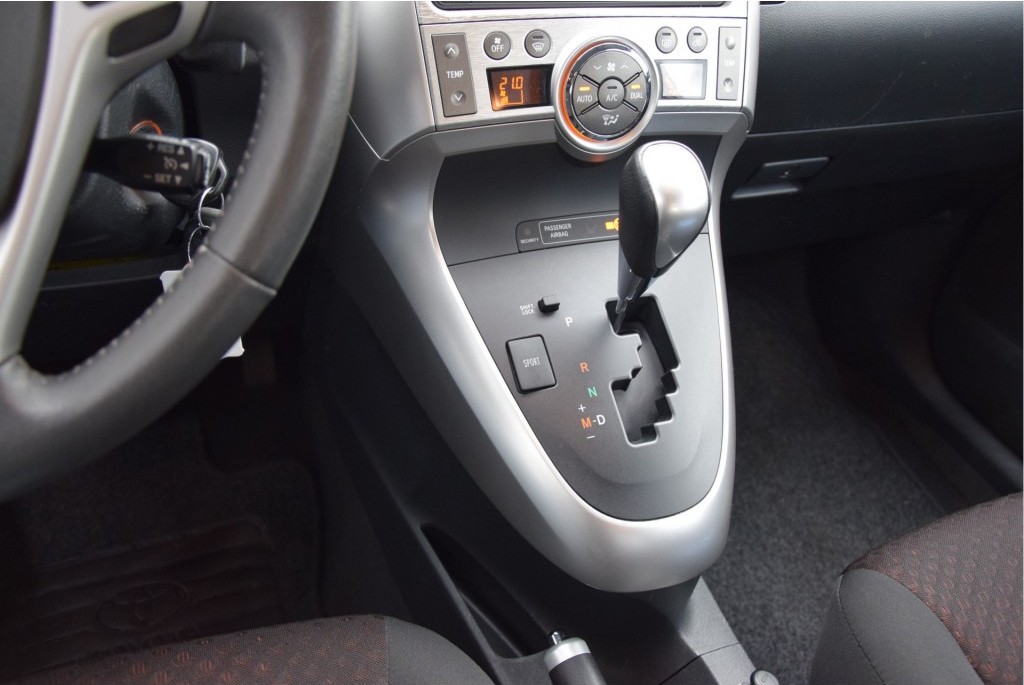 Toyota Verso 1.8 VVT-I Business Panorama/Navi/Trekhaak Aut Foto 10