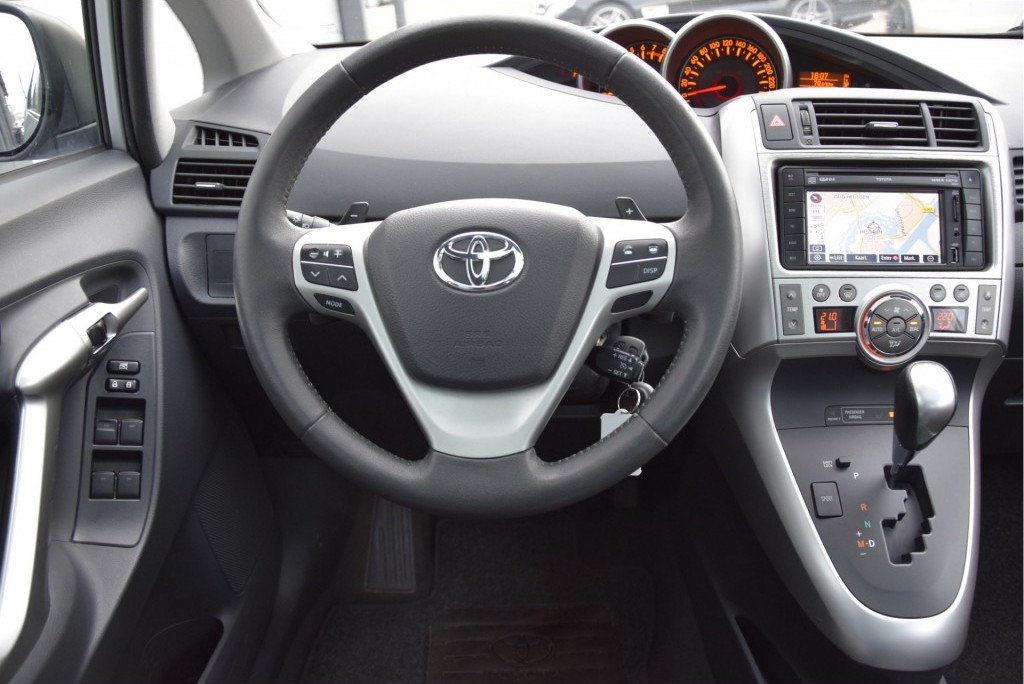 Toyota Verso 1.8 VVT-I Business Panorama/Navi/Trekhaak Aut Foto 5
