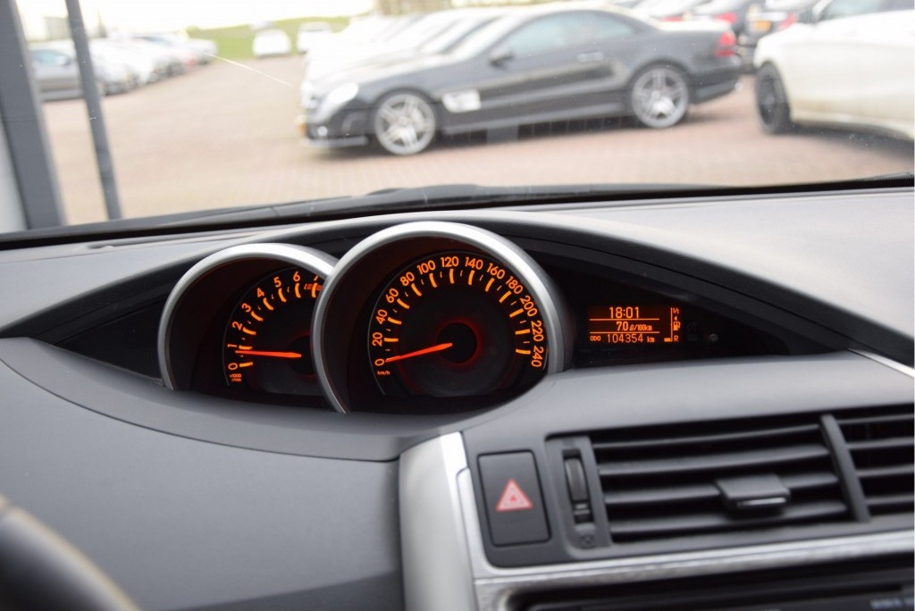 Toyota Verso 1.8 VVT-I Business Panorama/Navi/Trekhaak Aut Foto 6