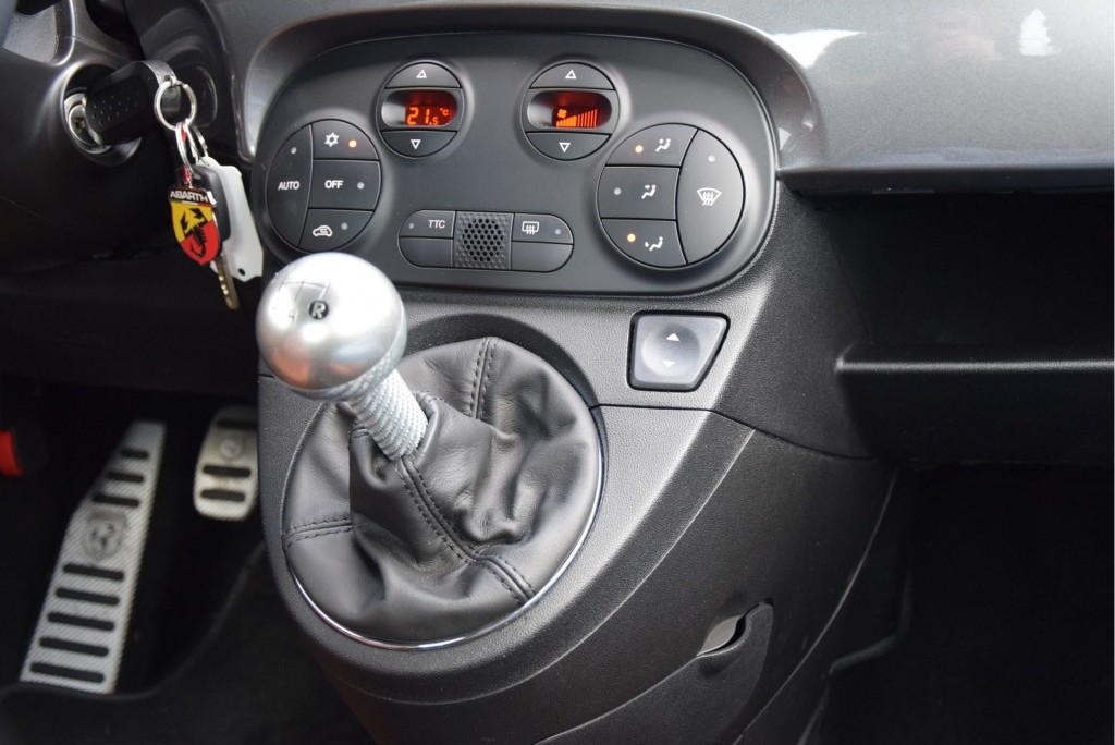 Fiat 500 1.4-16V ABARTH 595 Turismo 160PK Nav/Leer/B&M Foto 8