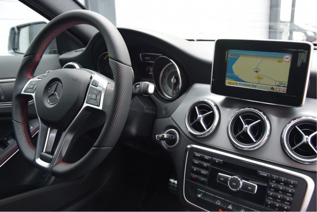 Mercedes-Benz GLA-Klasse 200 AMG Bi-Xenon/Camera/Nav Aut7 Foto 3