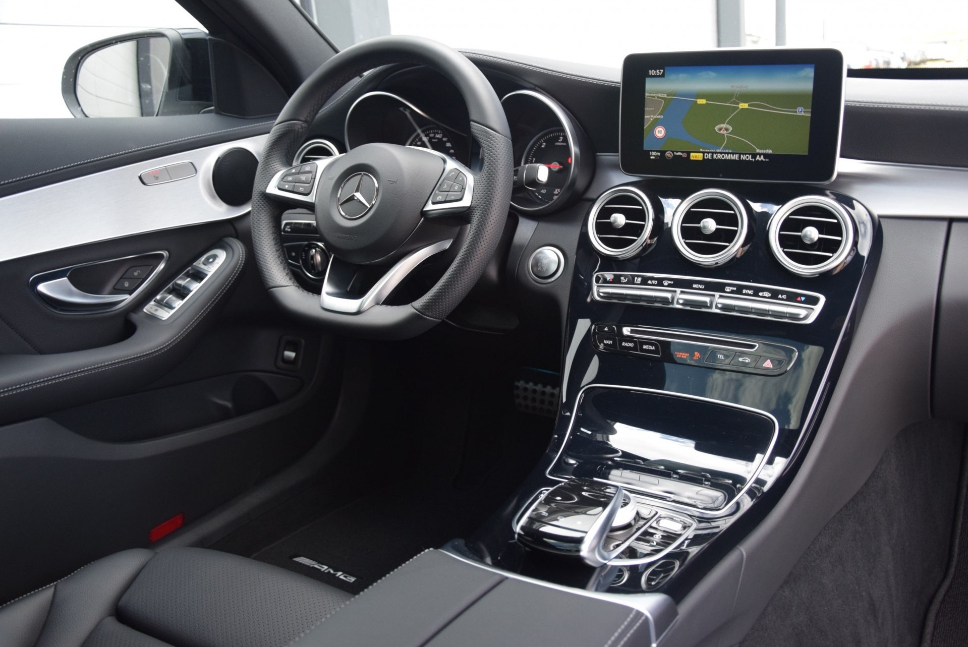 Mercedes-Benz C-Klasse 250d T AMG/Luchtvering/Keyless/Panorama/Com/LED Aut7 Foto 4