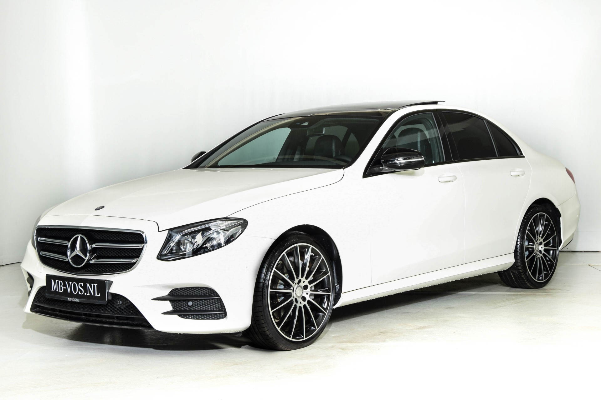 Mercedes-Benz E-Klasse 220d AMG Nightpakket/Burmester/Panorama/ILS/20" Aut9 Foto 1