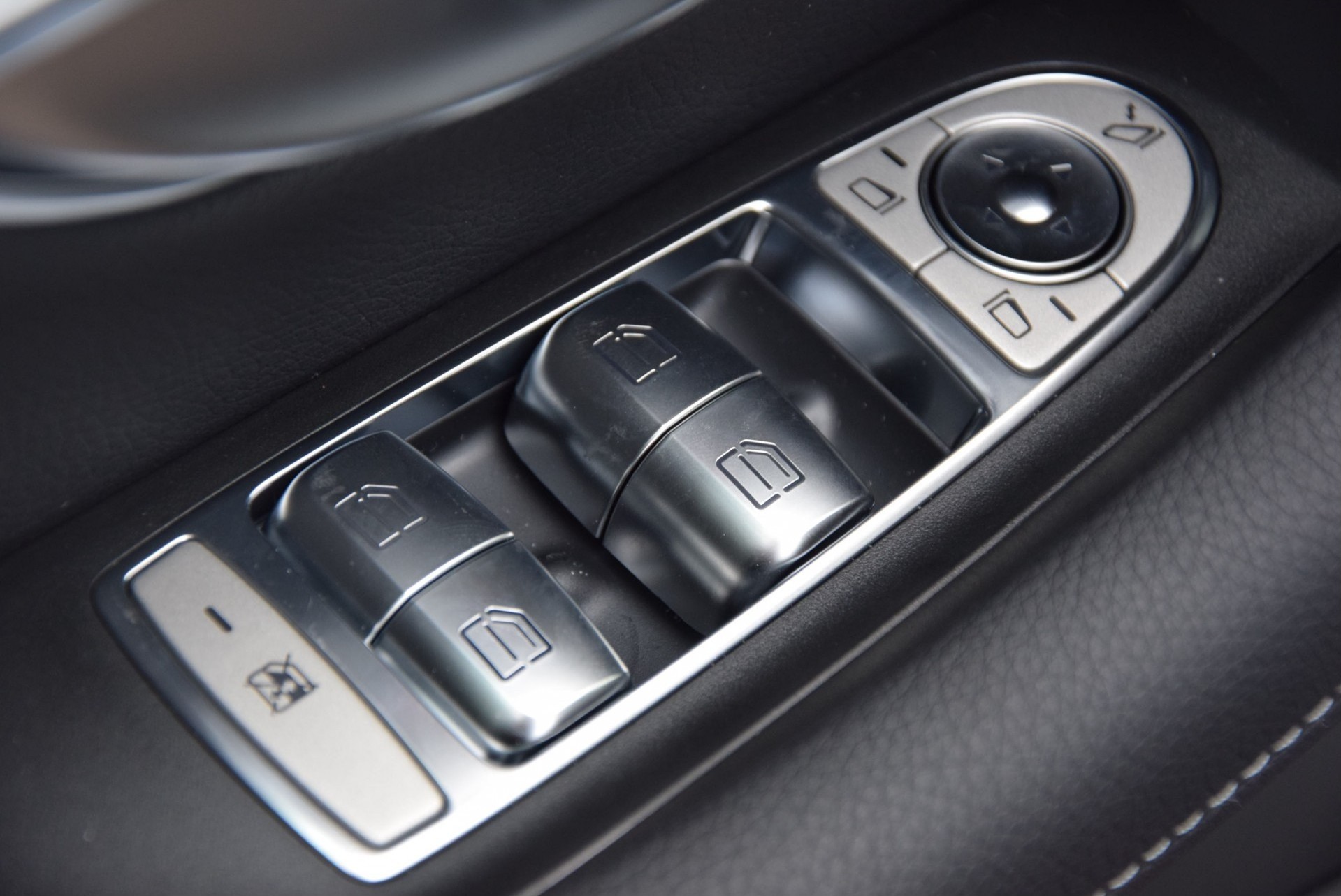 Mercedes-Benz E-Klasse 220d AMG Nightpakket/Burmester/Panorama/ILS/20" Aut9 Foto 17