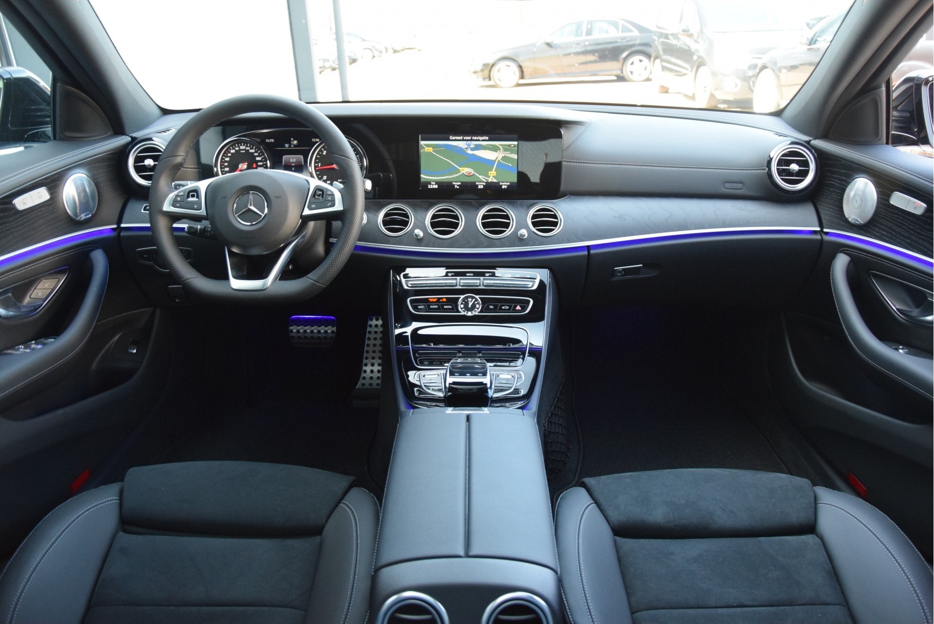 Mercedes-Benz E-Klasse 220d AMG Nightpakket/Burmester/Panorama/ILS/20" Aut9 Foto 28