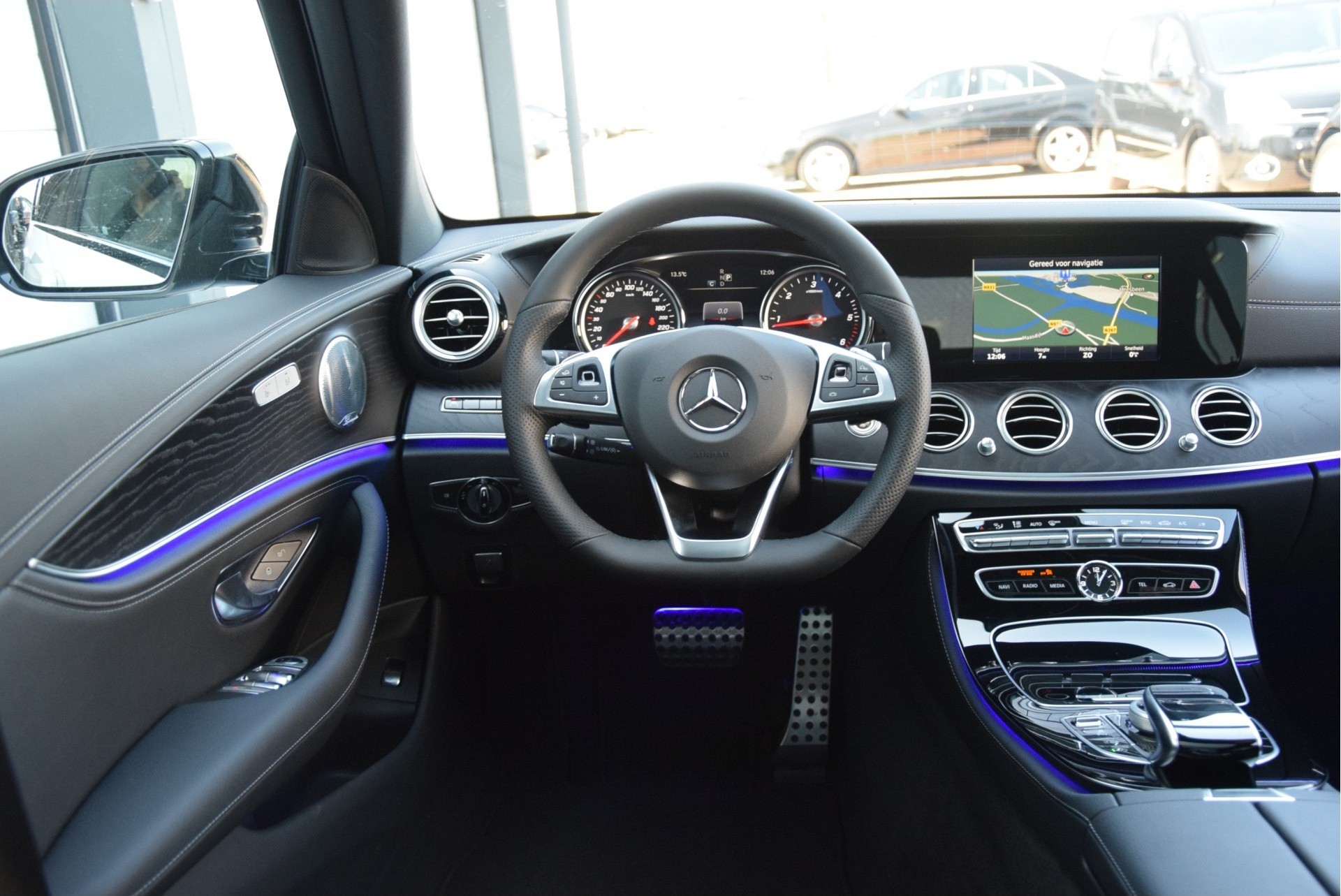 Mercedes-Benz E-Klasse 220d AMG Nightpakket/Burmester/Panorama/ILS/20" Aut9 Foto 29