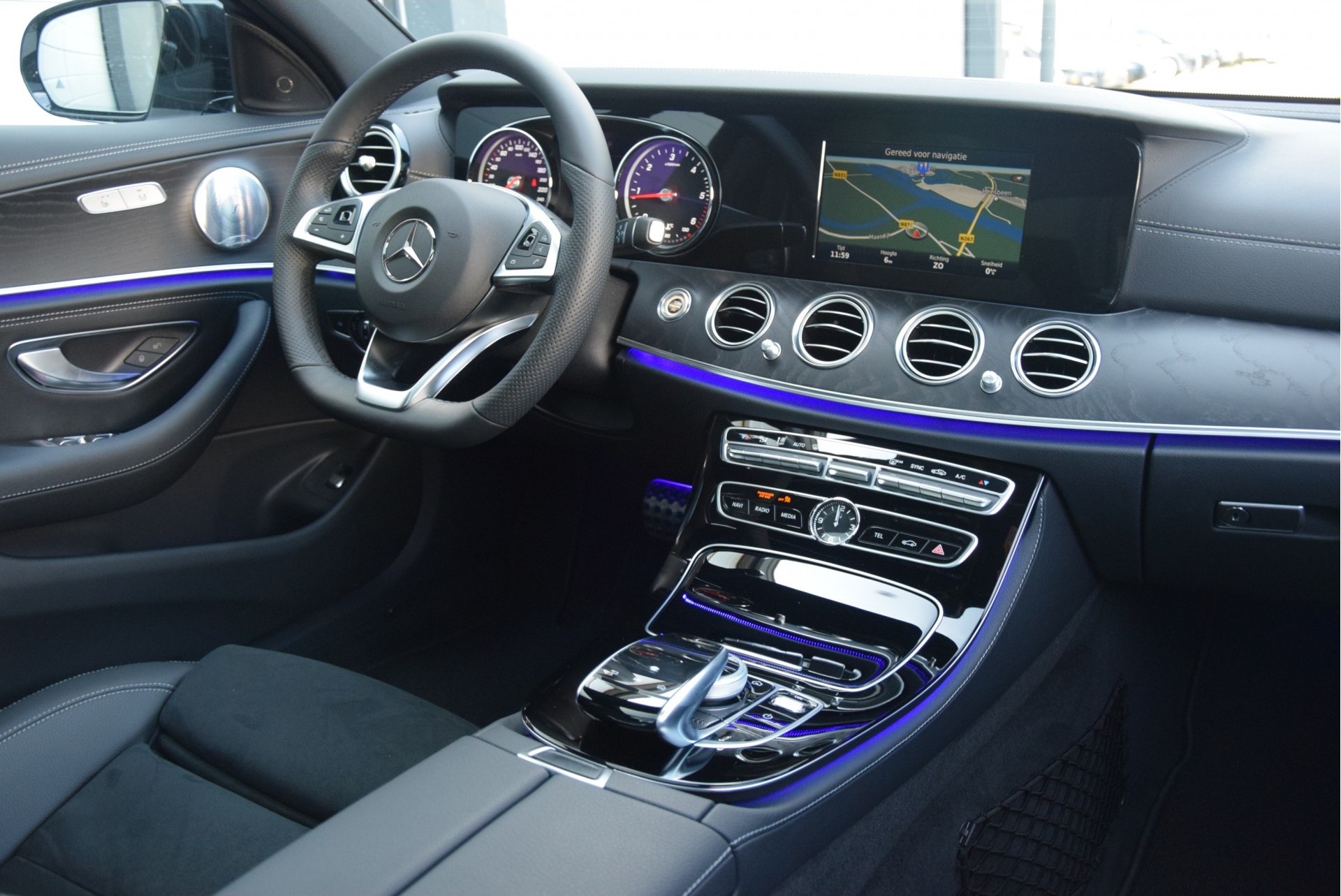 Mercedes-Benz E-Klasse 220d AMG Nightpakket/Burmester/Panorama/ILS/20" Aut9 Foto 6