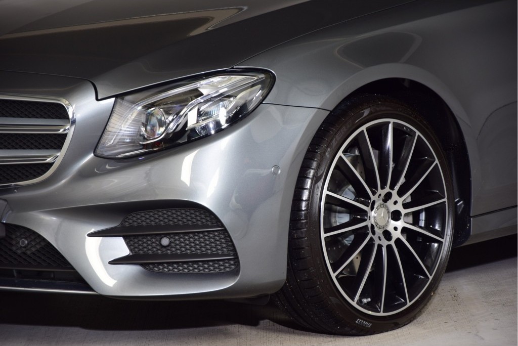 Mercedes-Benz E-Klasse 220d AMG Panorama/Burmeister/ILS/20" Aut9 Foto 13