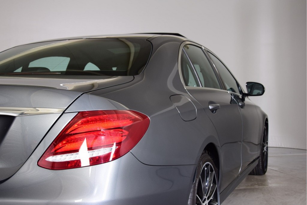 Mercedes-Benz E-Klasse 220d AMG Panorama/Burmeister/ILS/20" Aut9 Foto 16