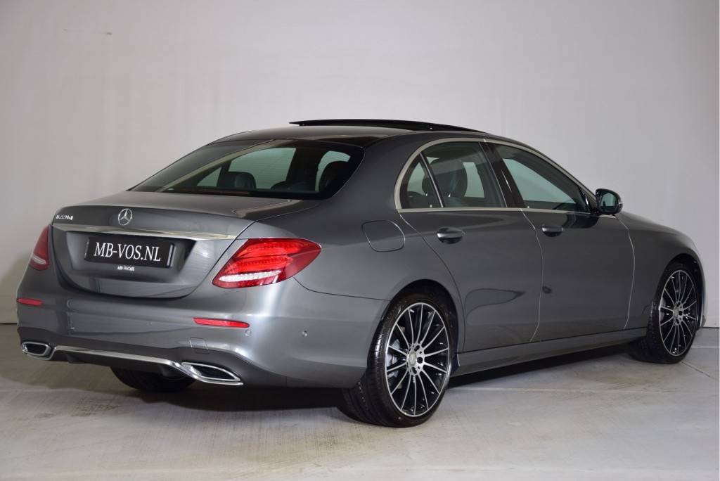 Mercedes-Benz E-Klasse 220d AMG Panorama/Burmeister/ILS/20" Aut9 Foto 2