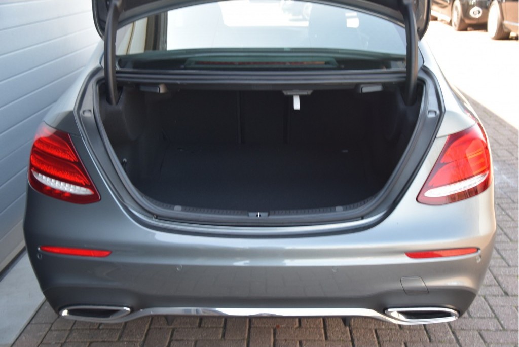 Mercedes-Benz E-Klasse 220d AMG Panorama/Burmeister/ILS/20" Aut9 Foto 36