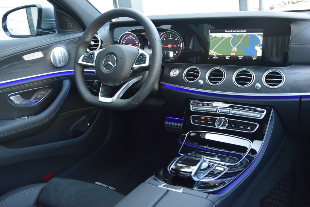 Mercedes-Benz E-Klasse 220d AMG Panorama/Burmeister/ILS/20" Aut9 Foto 4