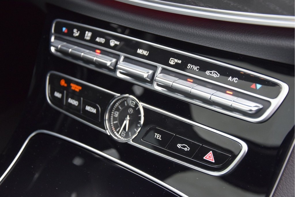 Mercedes-Benz E-Klasse 220d AMG Panorama/Burmeister/ILS/20" Aut9 Foto 6