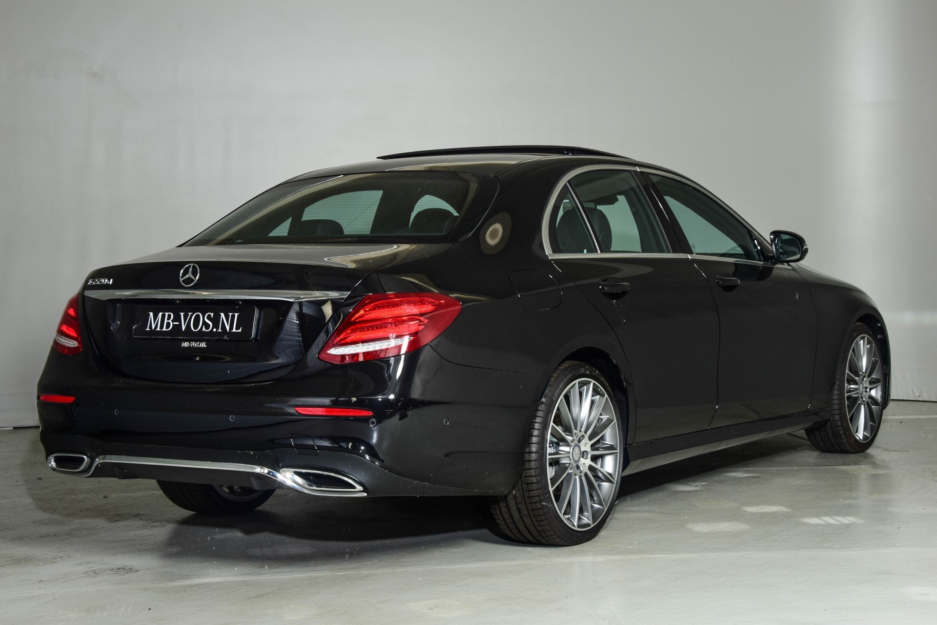 Mercedes-Benz E-Klasse 220d AMG Panorama/Burmester/ILS/20" Aut9 Foto 2