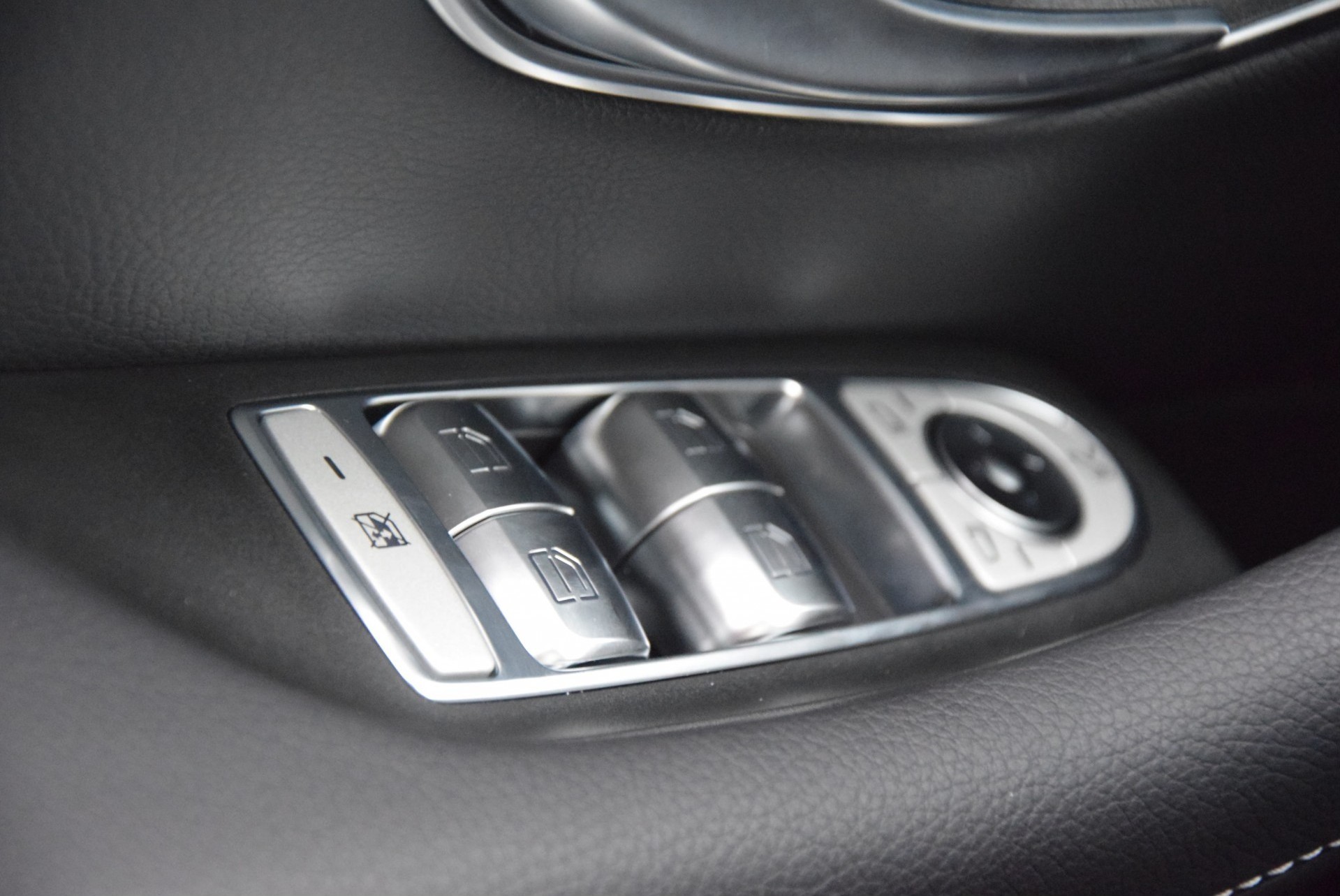 Mercedes-Benz E-Klasse 220d AMG Panorama/Burmester/ILS/20" Aut9 Foto 9