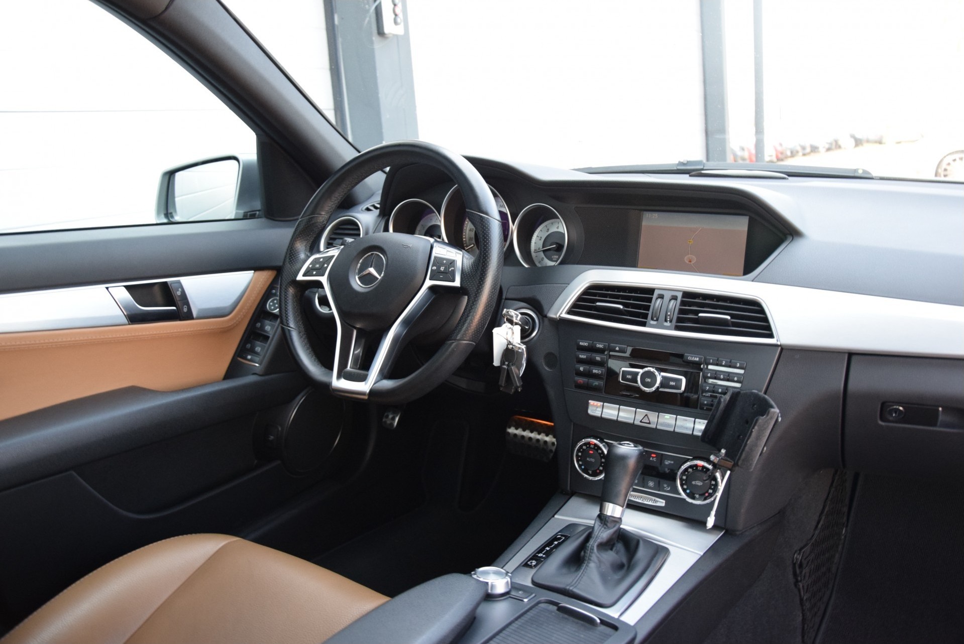 Mercedes-Benz C-Klasse 250 CGI AMG Leer/ILS/Com/19"Lmv Aut7 Foto 6