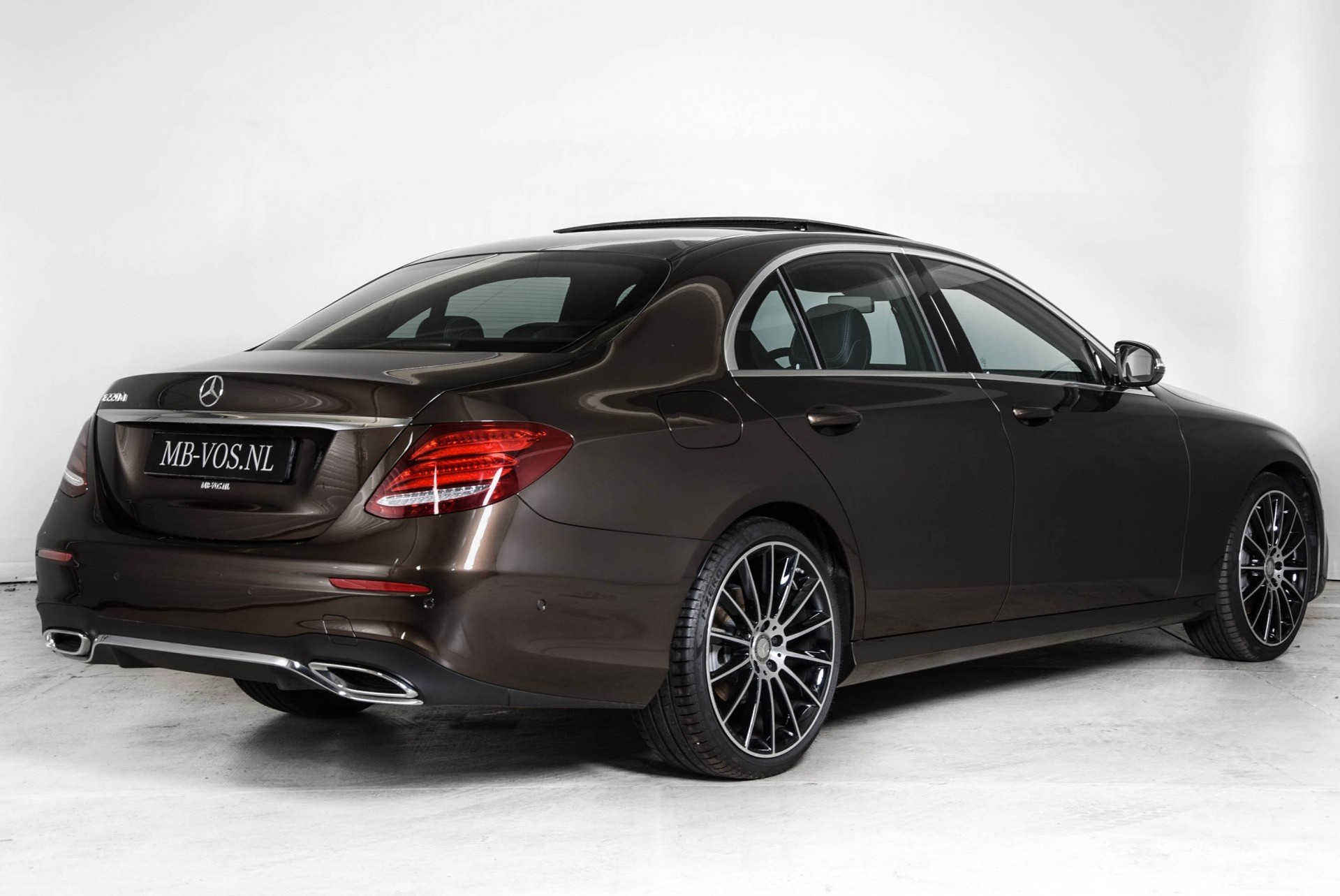 Mercedes-Benz E-Klasse 220d AMG Panorama/Burmester/ILS/20" Aut9 Foto 2