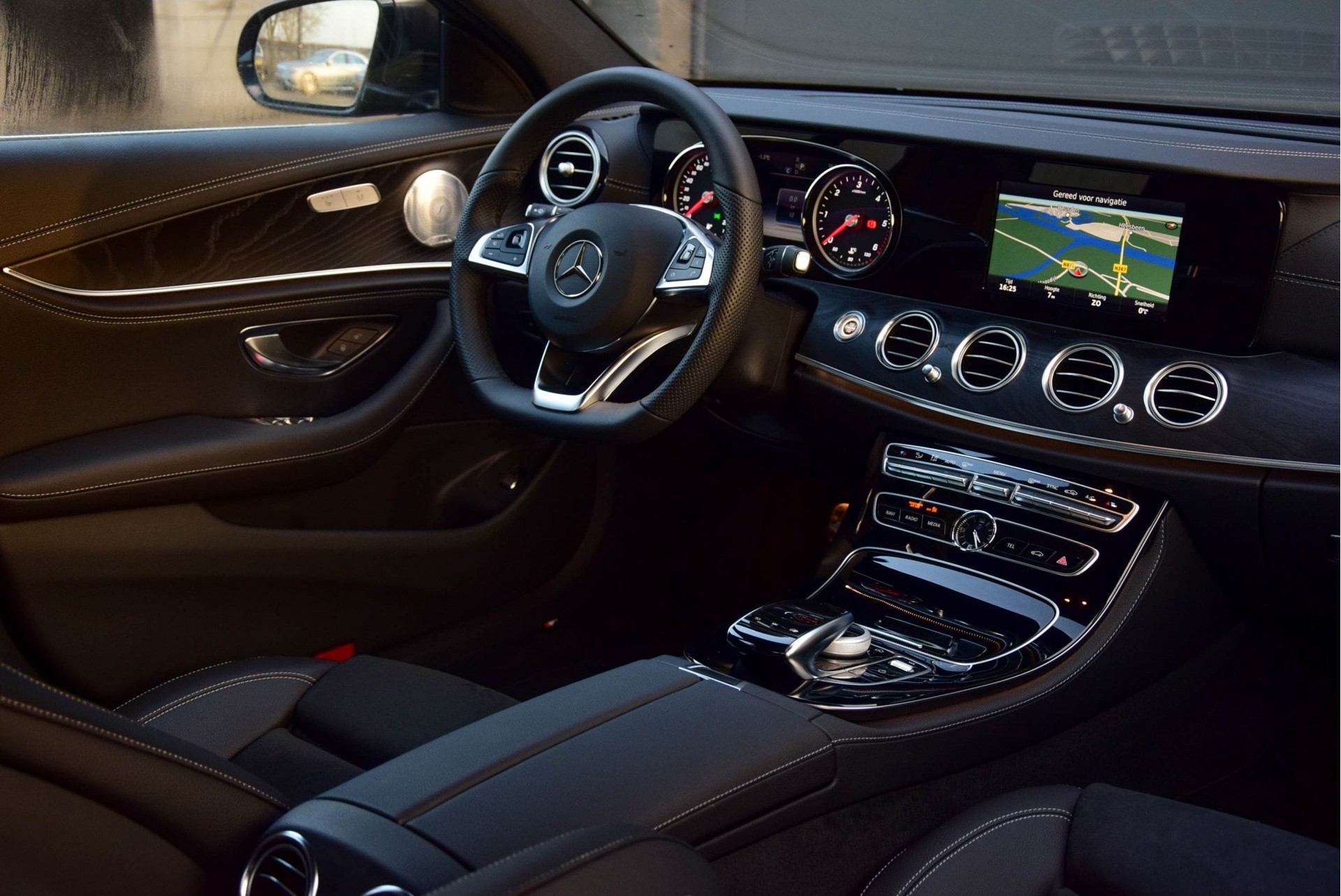 Mercedes-Benz E-Klasse 220d AMG Panorama/Burmester/ILS/20" Aut9 Foto 6