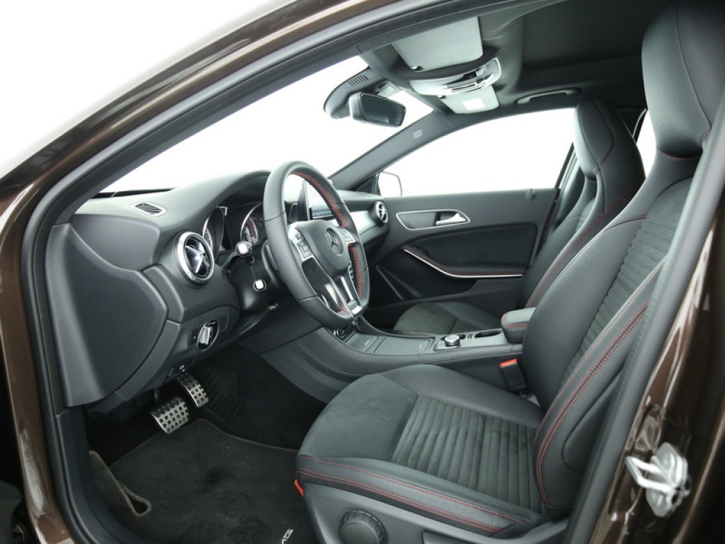 Mercedes-Benz GLA-Klasse 250 AMG Panoramadak/Com/Xenon Aut7 Foto 4
