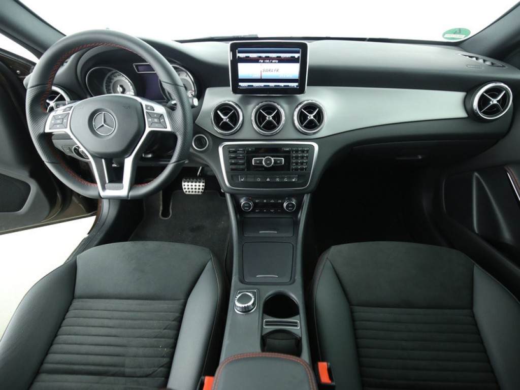 Mercedes-Benz GLA-Klasse 250 AMG Panoramadak/Com/Xenon Aut7 Foto 7