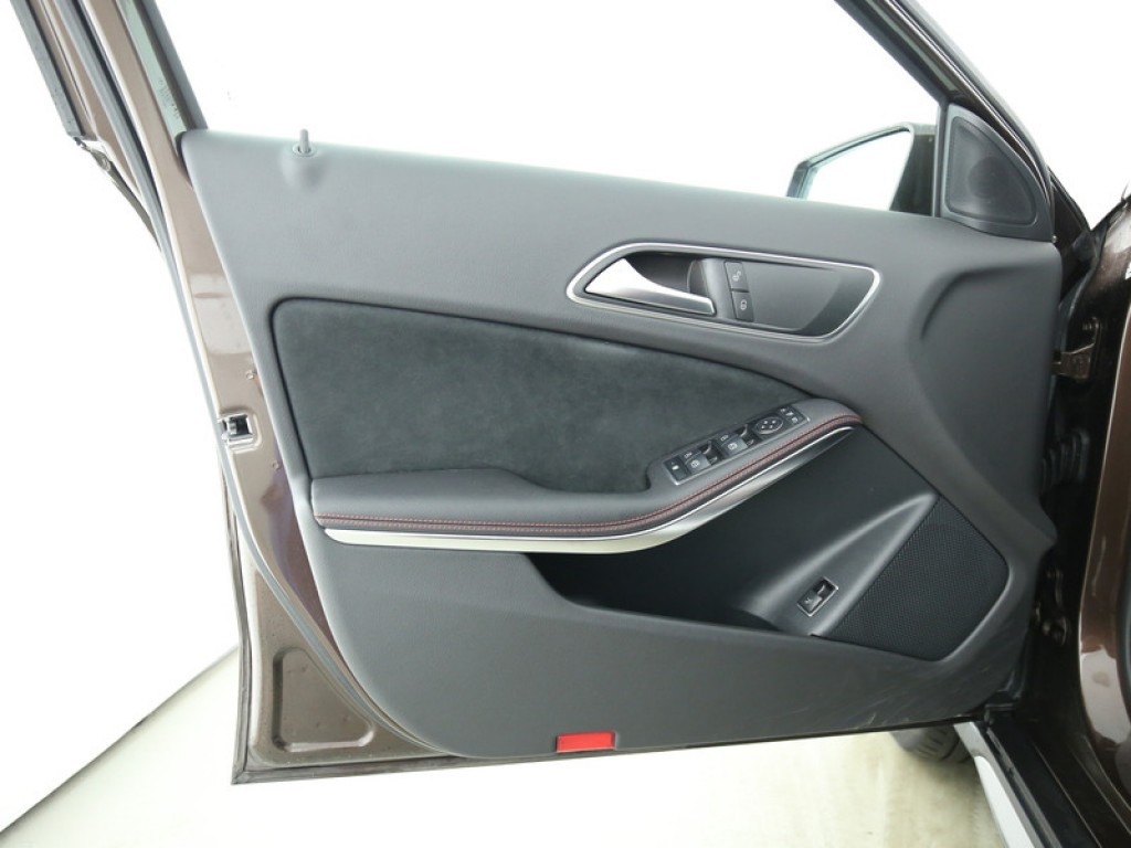 Mercedes-Benz GLA-Klasse 250 AMG Panoramadak/Com/Xenon Aut7 Foto 9