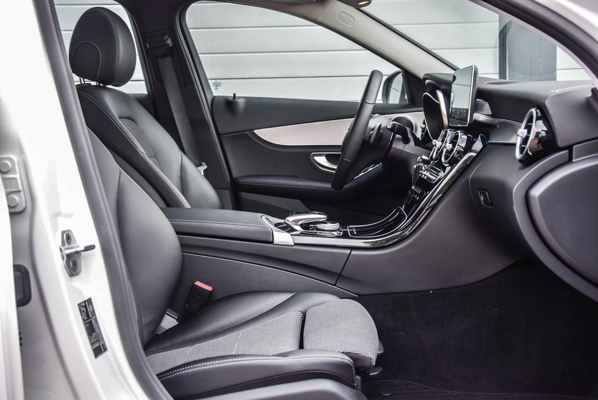 Mercedes-Benz C-Klasse 180 T Avantgarde Panoramadak/Com/ILS/Touchpad Aut7 Foto 9