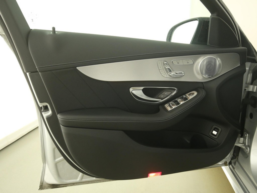 Mercedes-Benz C-Klasse 250 AMG Keyless/Distronic/Luchtvering/Night/Burmeister/360/Panorama Aut7 Foto 8