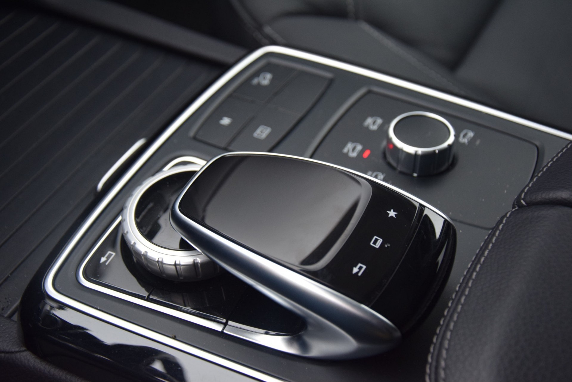 Mercedes-Benz GLE-Klasse 350d 4-M Com/ILS/Easy-Pack/20" Aut9 Foto 12