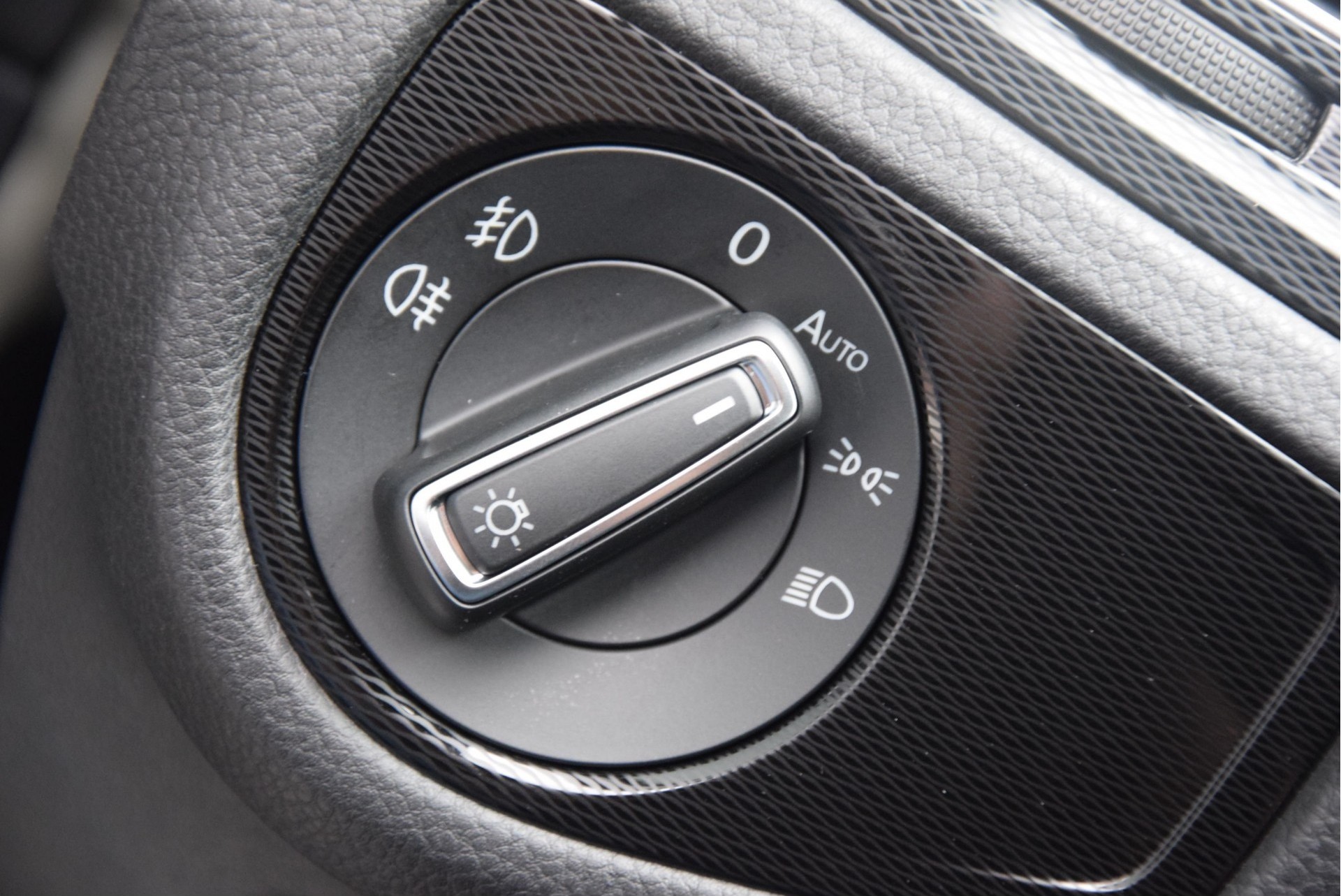 Volkswagen Golf 2.0TDI GTD Panorama/Bi-Xenon/19"/Sport&Sound DSG Aut6 Foto 6