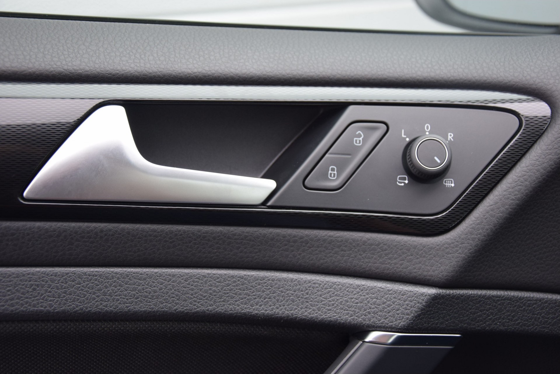 Volkswagen Golf 2.0TDI GTD Panorama/Bi-Xenon/19"/Sport&Sound DSG Aut6 Foto 8