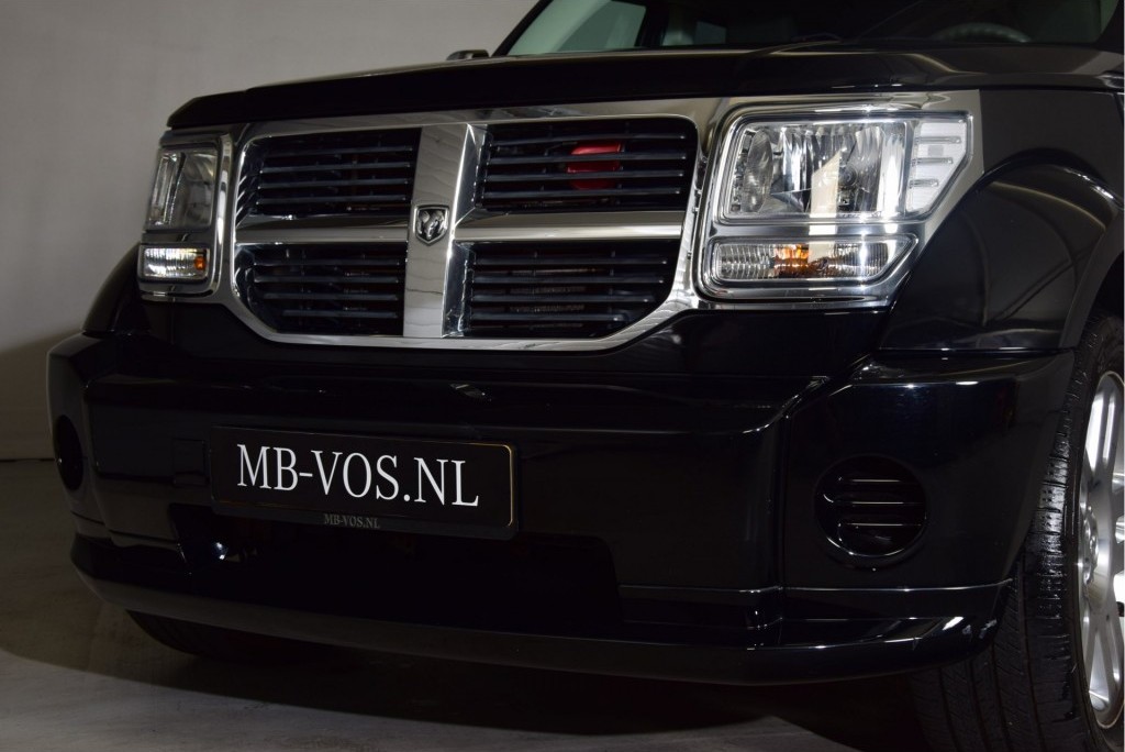 Dodge Nitro 3.7 V6 SE 4WD SRT styling Aut Foto 3