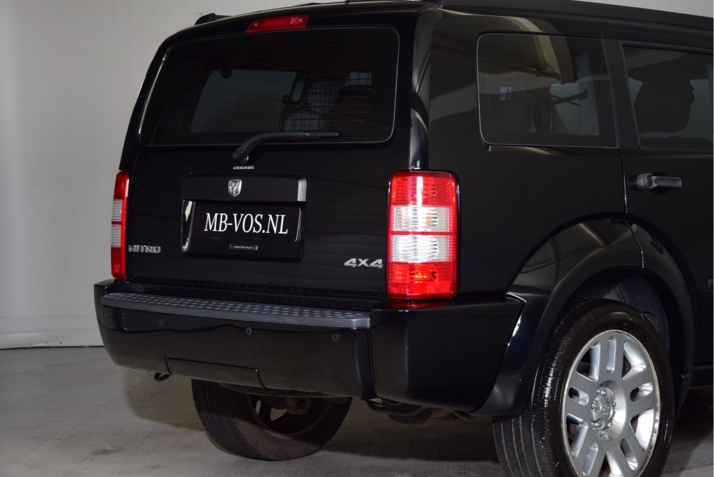 Dodge Nitro 3.7 V6 SE 4WD SRT styling Aut Foto 4