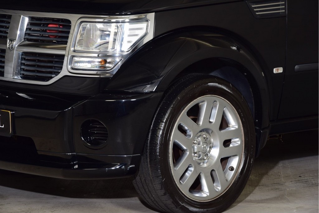 Dodge Nitro 3.7 V6 SE 4WD SRT styling Aut Foto 5