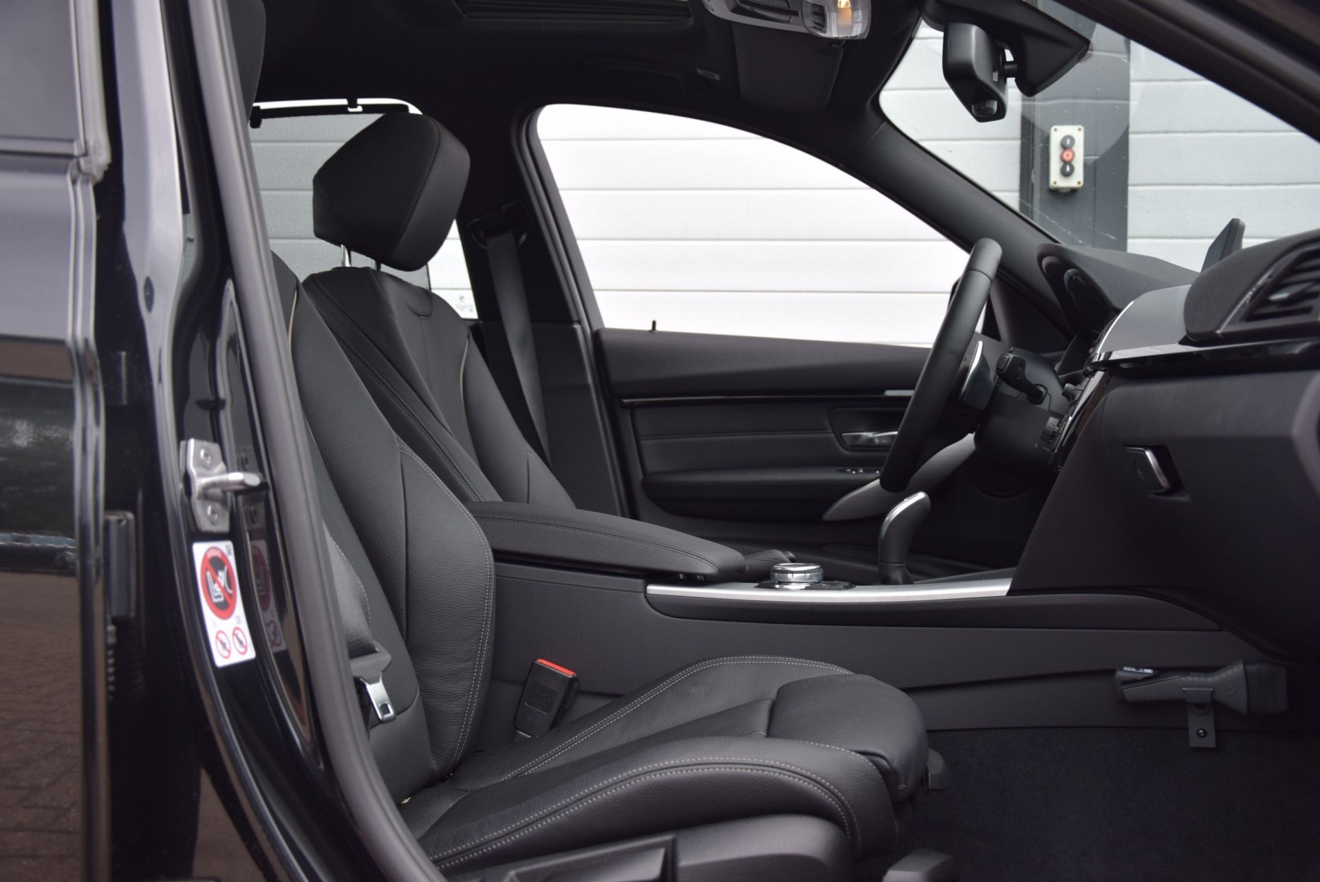 BMW 3 Serie 320I M SPORT Dak/Leer/Prof-Navi Aut8 NIEUW! Foto 3