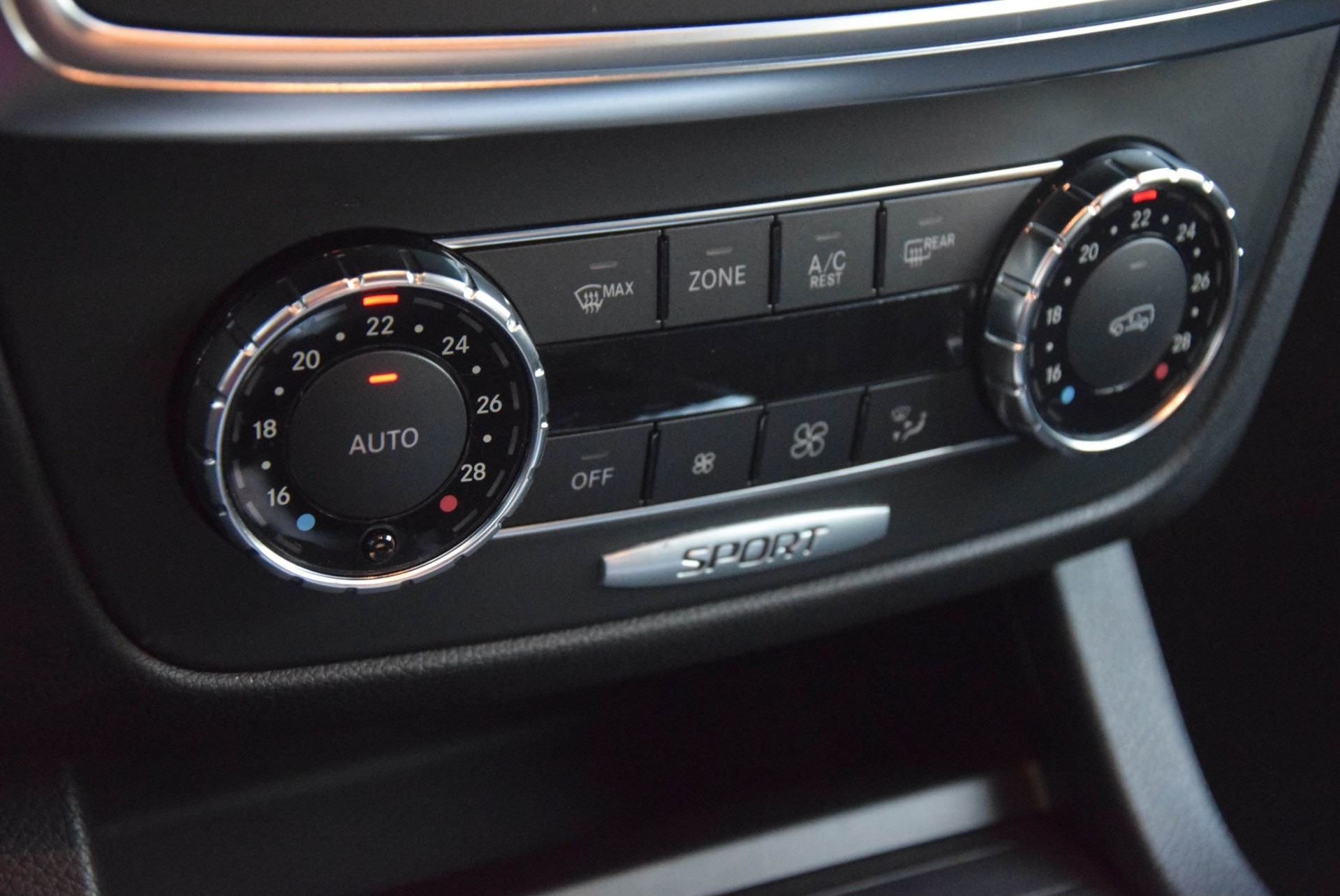 Mercedes-Benz M-Klasse 250 Bluetec 4-Matic ILS/Nav/20" Aut7 Foto 7