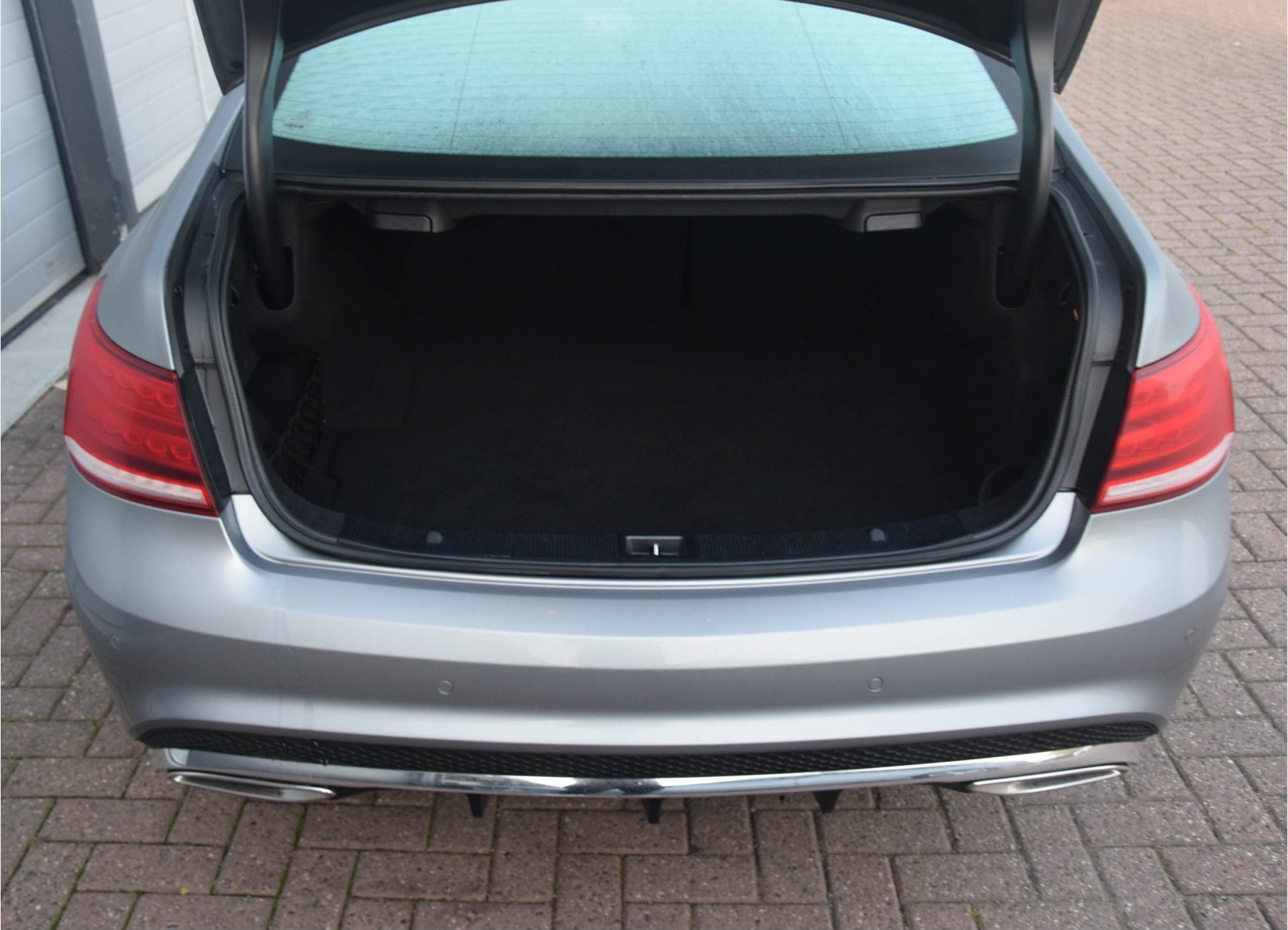 Mercedes-Benz E-Klasse Coupé 200 AMG Panorama/Com/Camera/ILS Aut7 Foto 18