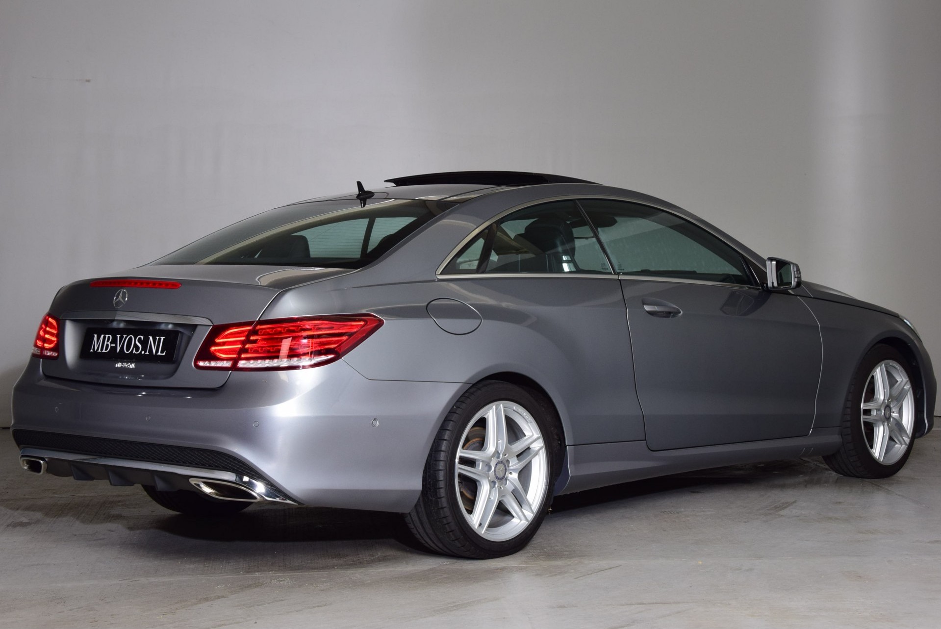 Mercedes-Benz E-Klasse Coupé 200 AMG Panorama/Com/Camera/ILS Aut7 Foto 2