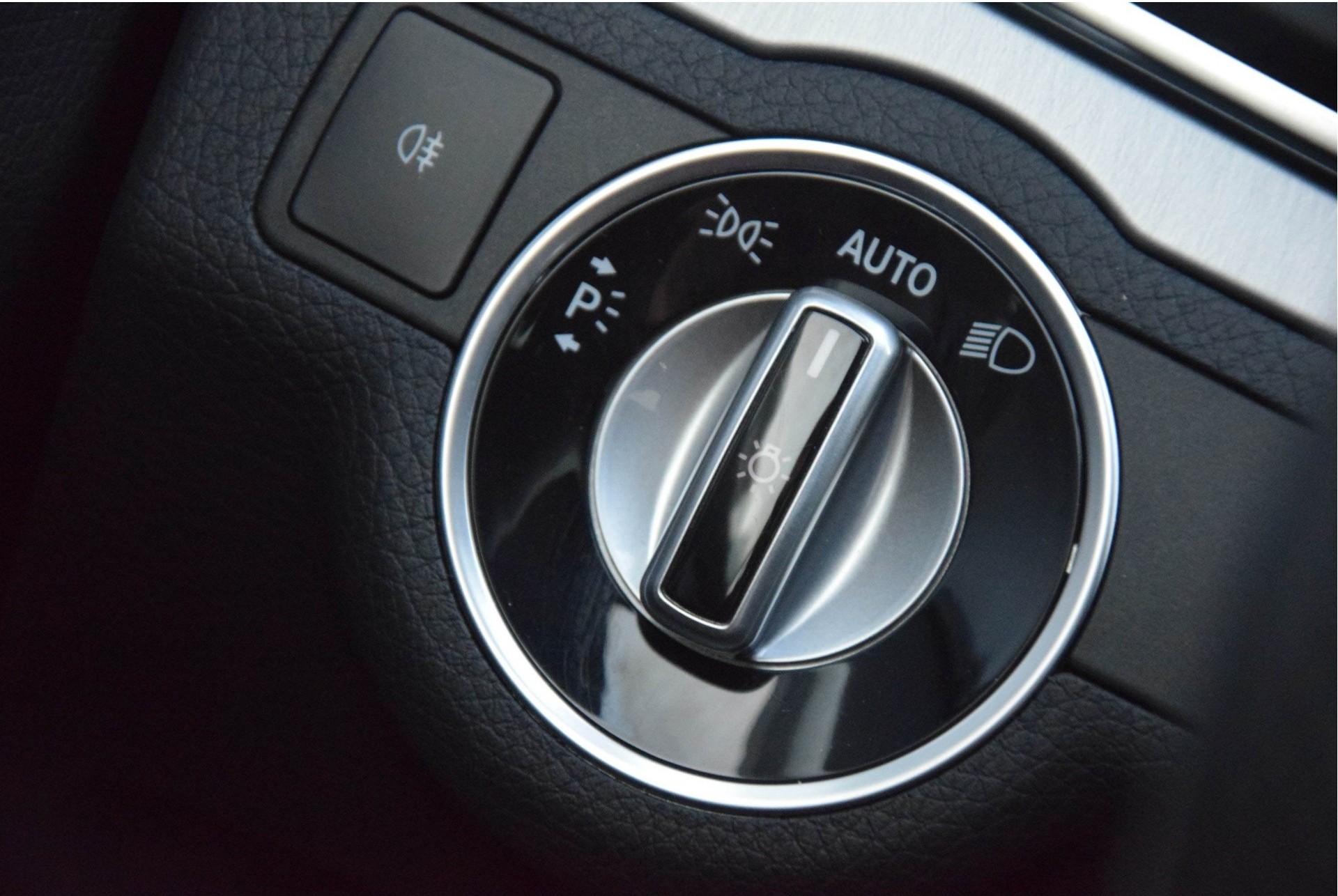 Mercedes-Benz E-Klasse Coupé 200 AMG Panorama/Com/Camera/ILS Aut7 Foto 5