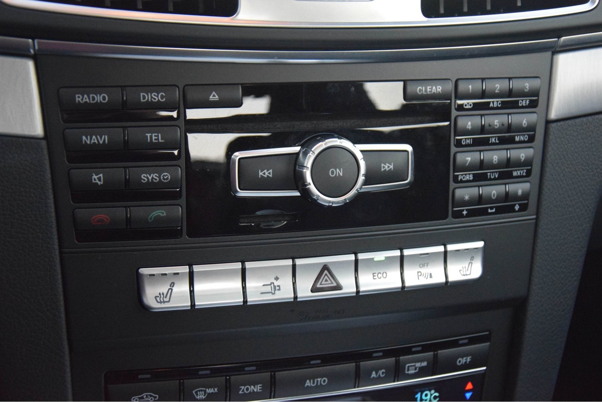 Mercedes-Benz E-Klasse Coupé 200 AMG Panorama/Com/Camera/ILS Aut7 Foto 7