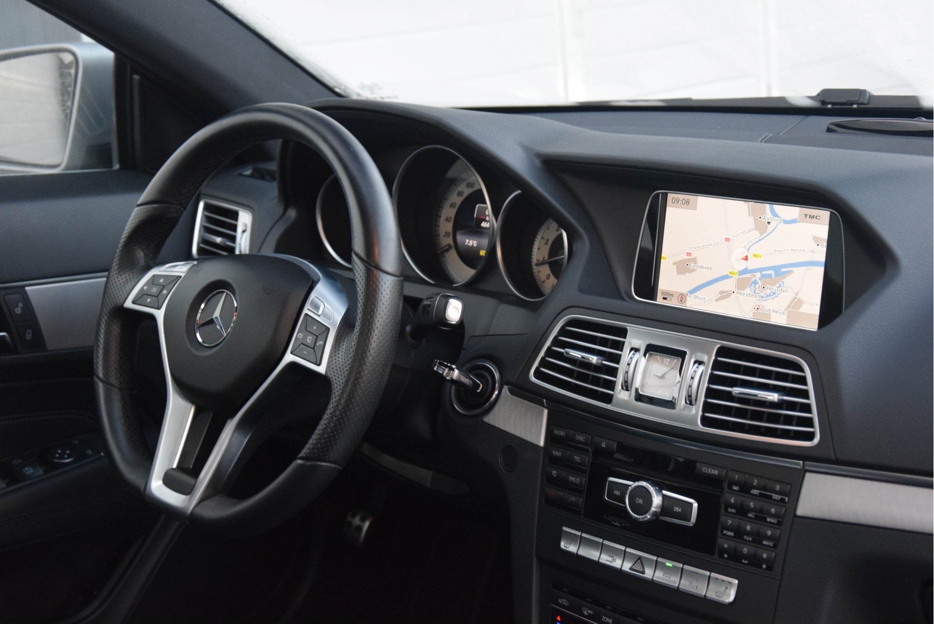 Mercedes-Benz E-Klasse Coupé 200 AMG Panorama/Com/Camera/ILS Aut7 Foto 8