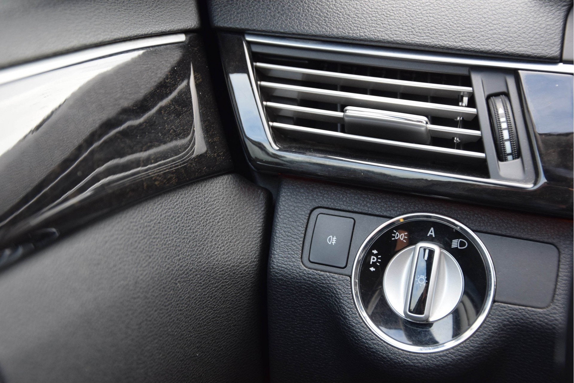 Mercedes-Benz E-Klasse 350 CDI 4-Matic Avantgarde Com/ILS/Parktronic Aut7 Foto 10