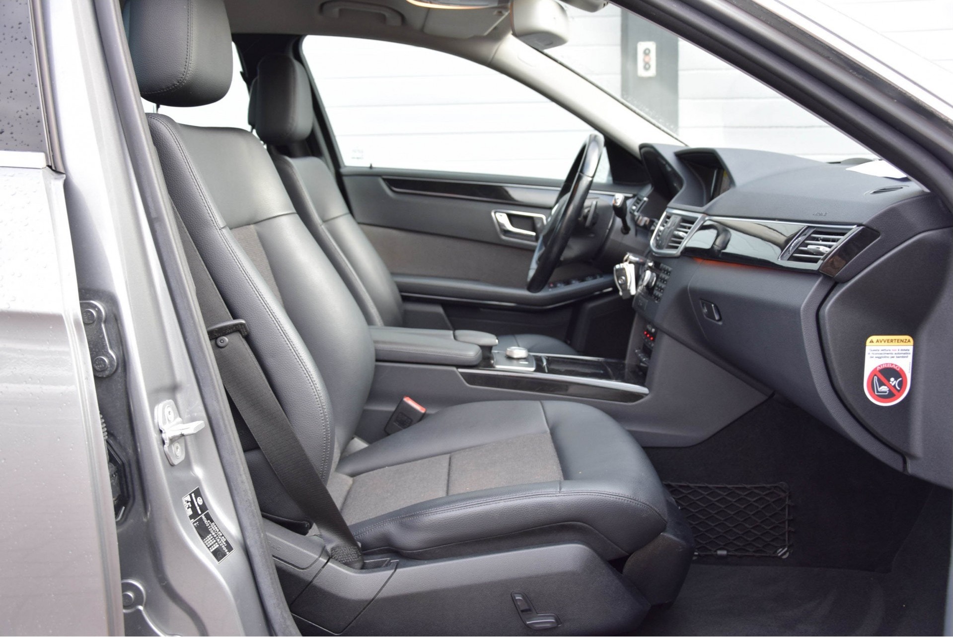 Mercedes-Benz E-Klasse 350 CDI 4-Matic Avantgarde Com/ILS/Parktronic Aut7 Foto 3