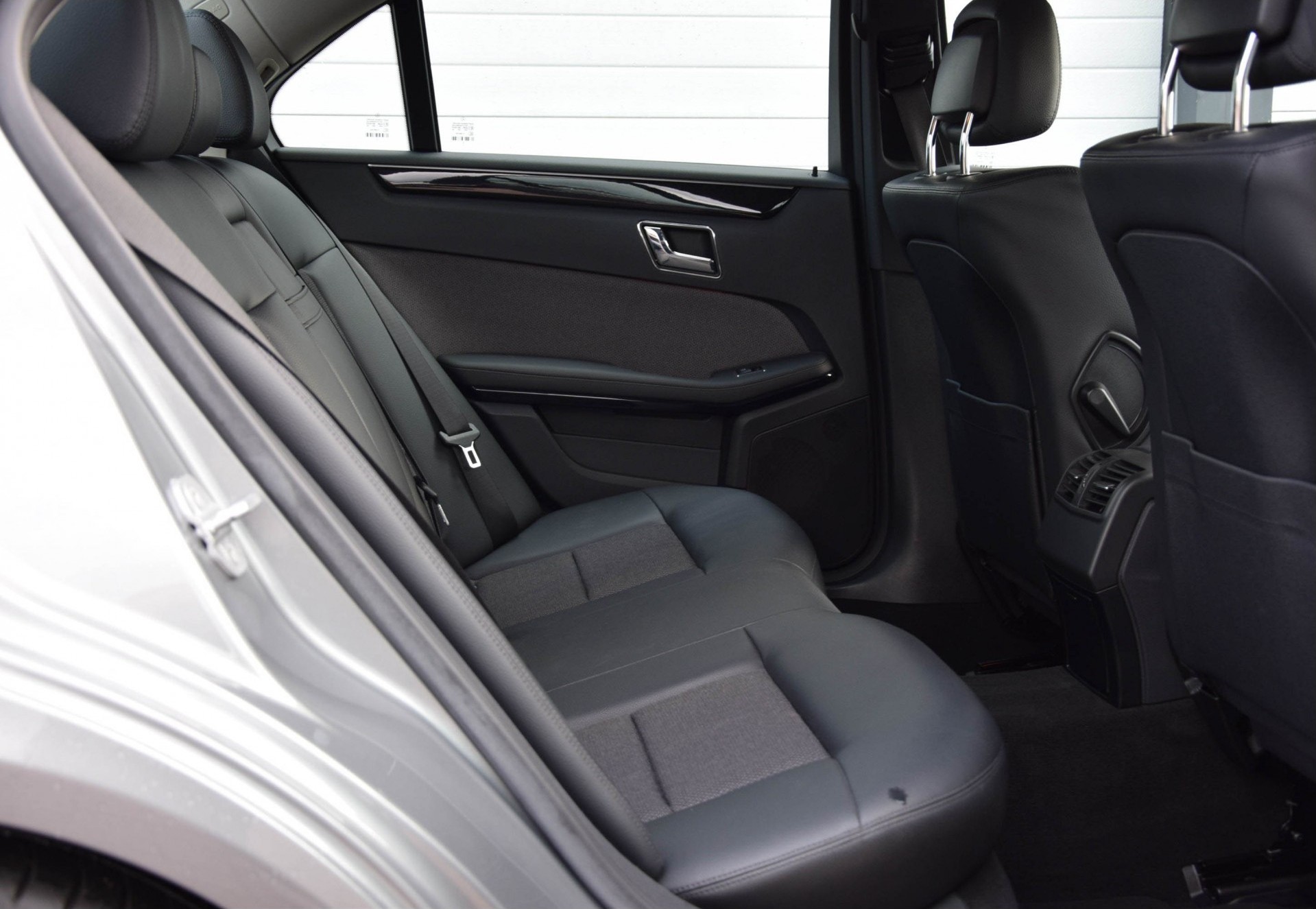 Mercedes-Benz E-Klasse 350 CDI 4-Matic Avantgarde Com/ILS/Parktronic Aut7 Foto 4