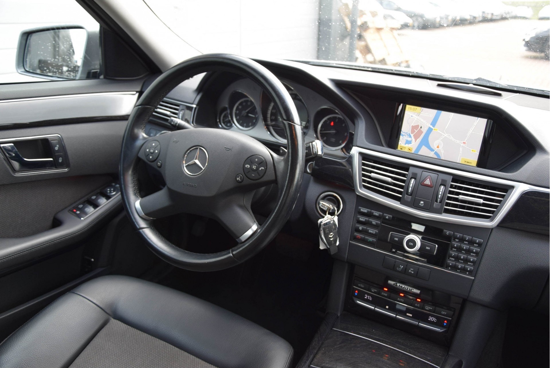 Mercedes-Benz E-Klasse 350 CDI 4-Matic Avantgarde Com/ILS/Parktronic Aut7 Foto 5