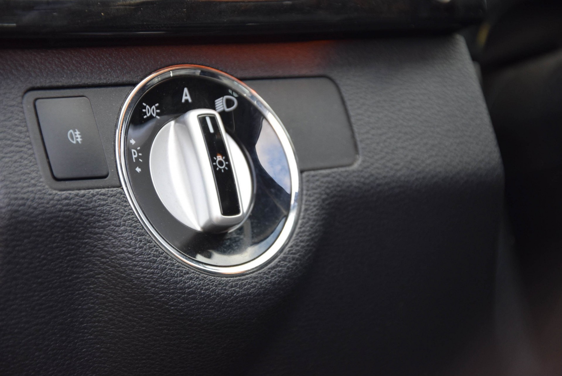 Mercedes-Benz E-Klasse 350 CDI 4-Matic Avantgarde Com/ILS/Parktronic Aut7 Foto 7