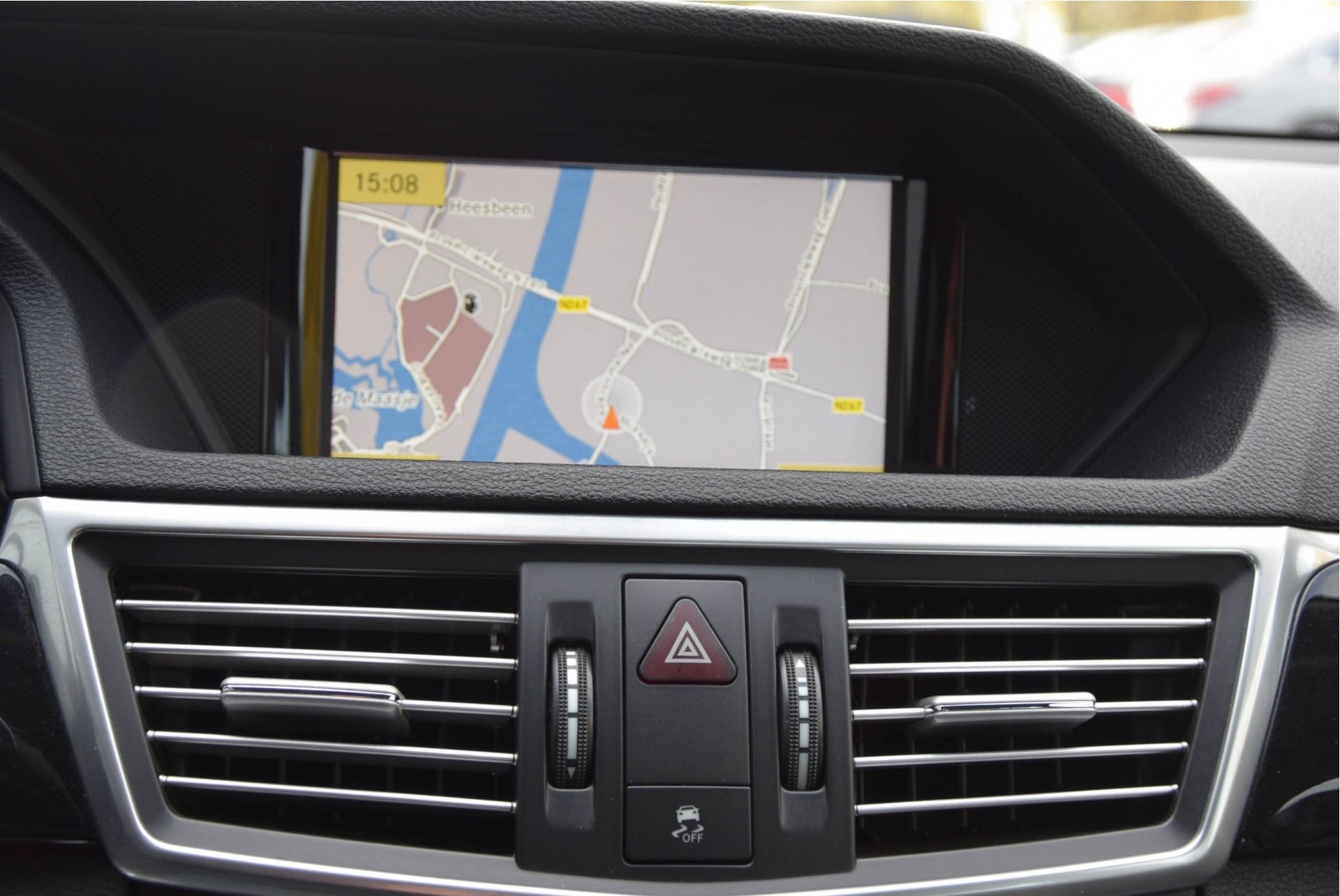 Mercedes-Benz E-Klasse 350 CDI 4-Matic Avantgarde Com/ILS/Parktronic Aut7 Foto 8