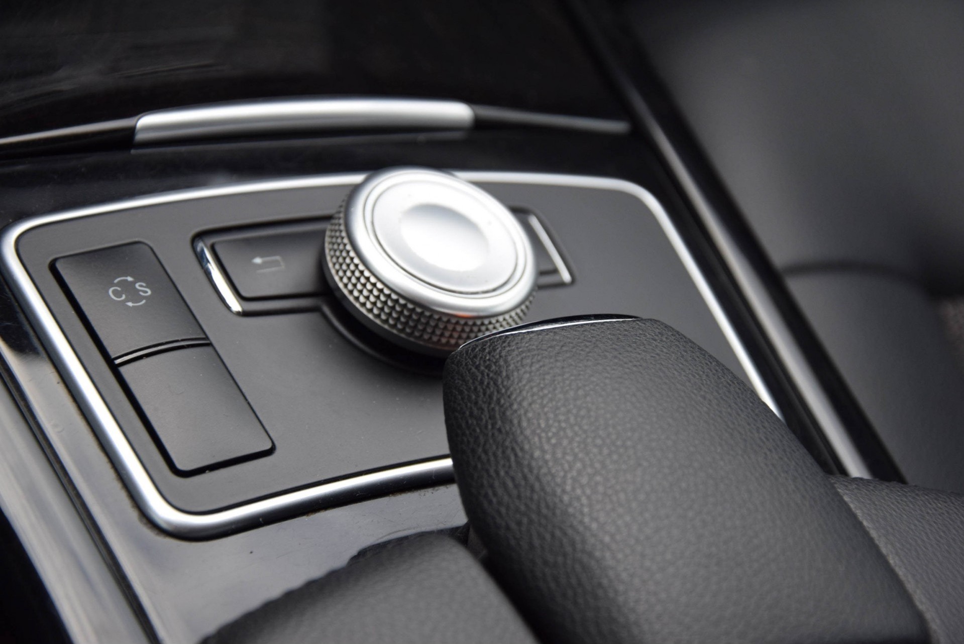 Mercedes-Benz E-Klasse 350 CDI 4-Matic Avantgarde Com/ILS/Parktronic Aut7 Foto 9